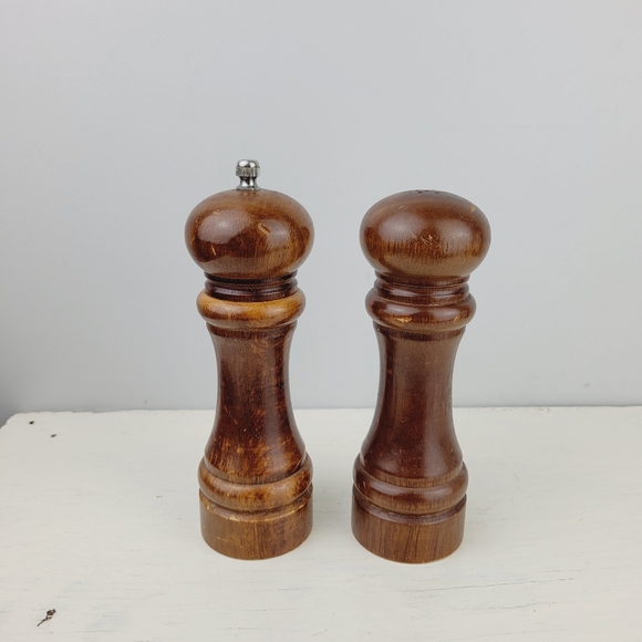 Vintage Wooden Lucas Gourmet Pepper Mill Grinder And Salt Shaker - Picture 13 of 13